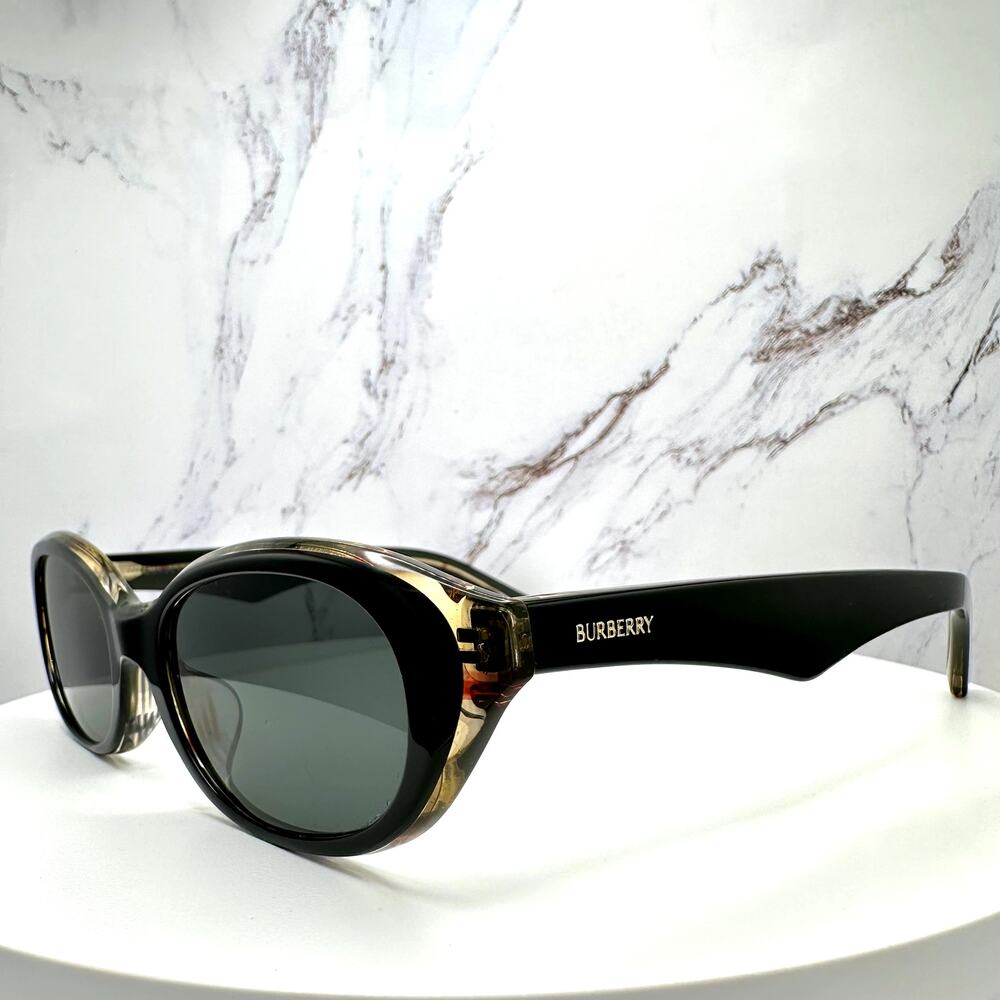 New Burberry Sunglasses Black Vintage Check Oval Gold Logo Womens New BURBERRY